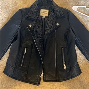 trendy leather jacket! ⭐️⭐️